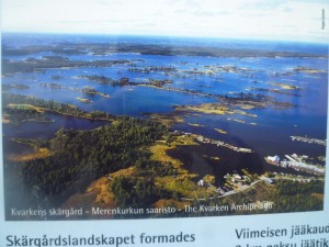 De Skärgarden in Kvarken, opgenomen van een informatie bord in Vasa. Kvarken is  de  noordelijke streek van de vikingen.