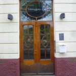 Een deur in 'Art Nouveau '